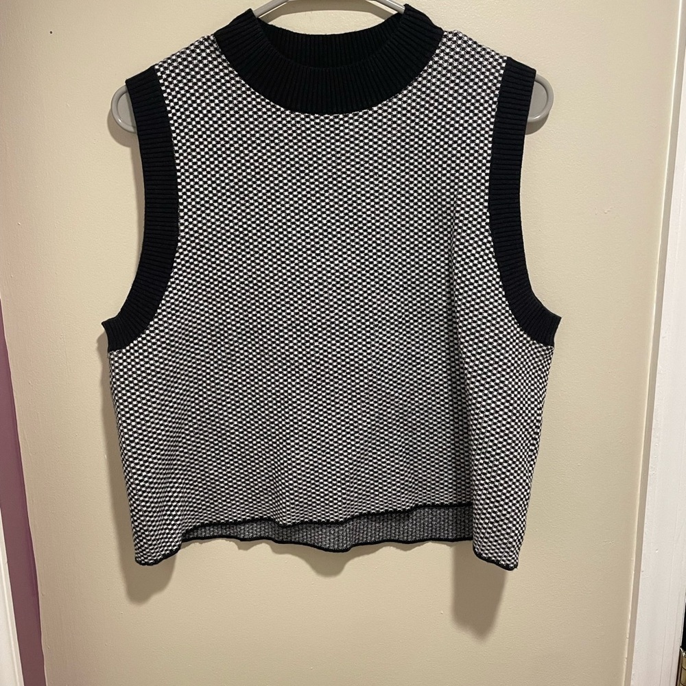 Black and White Sleeveless Knit Top